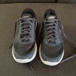 Nike Youth Black Lunarstelos